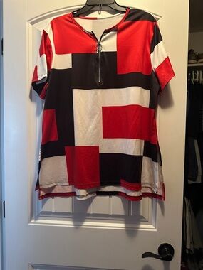 Geometric Zip-Front Short Sleeve Tee in Red, Black & White